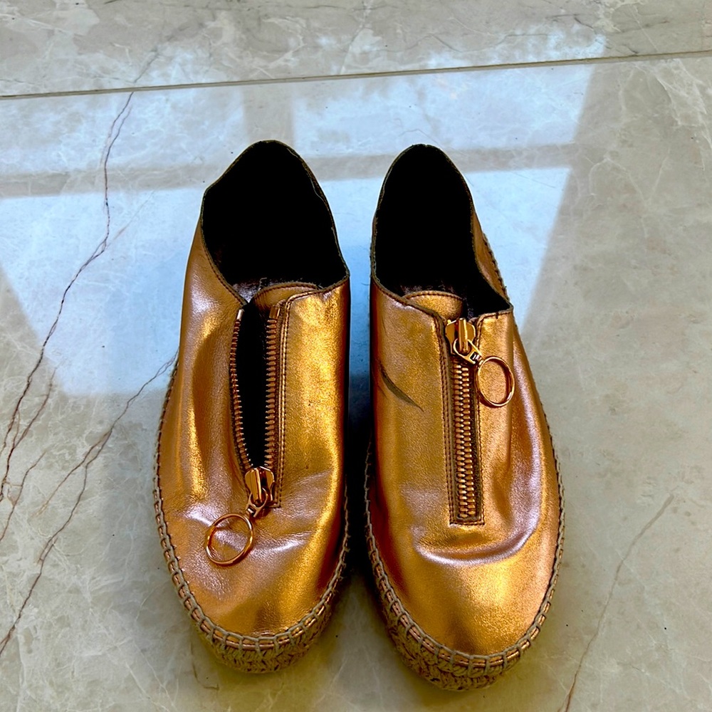 Pink gold color